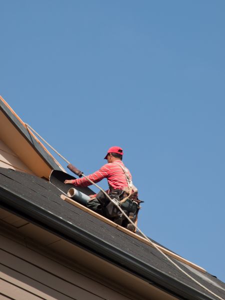 What are the early signs your roof needs repair before major damage happens
